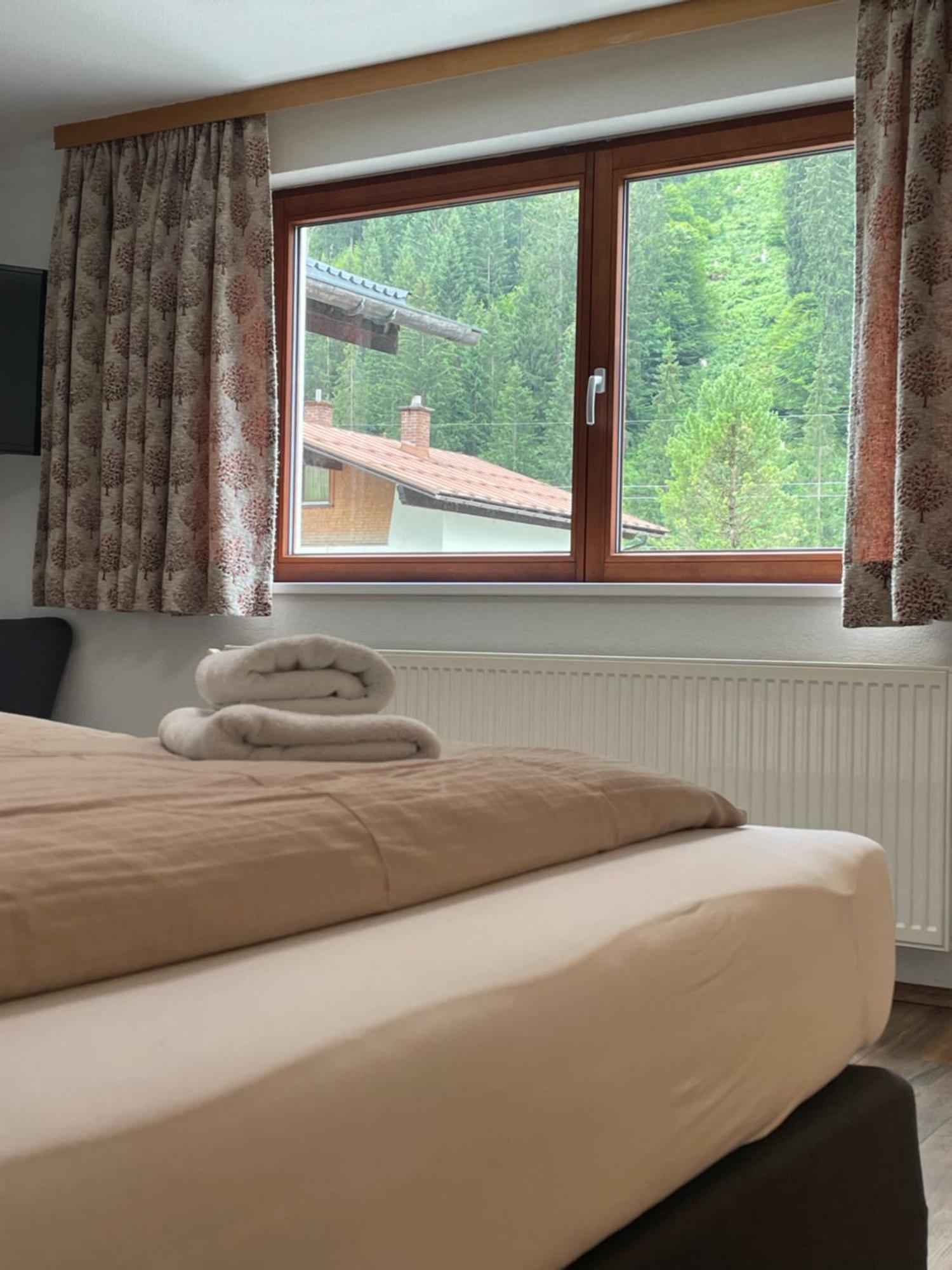Haus St. Martin Hotel Klosterle am Arlberg Bagian luar foto